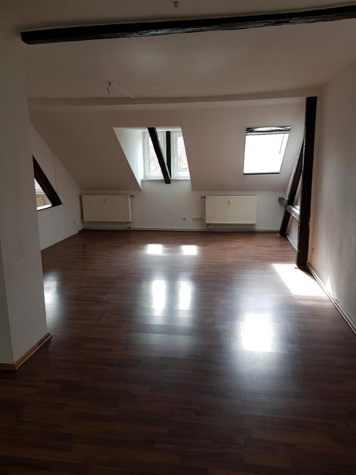 Thumbnail-großzügige Dachgeschosswohnung mit 4,5 Zimmern in der August-Bebel-Str. 18, ab 01.08.2026
