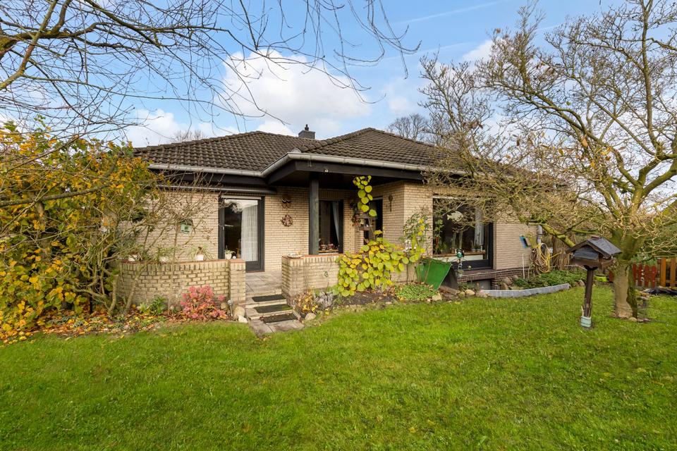 Thumbnail-Bungalow mit wohnlich nutzbarem Keller und Doppelgarage