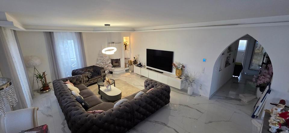 Thumbnail-Möbeliert Exklusive 115 m² Designerwohnung mit Kamin & Balkon