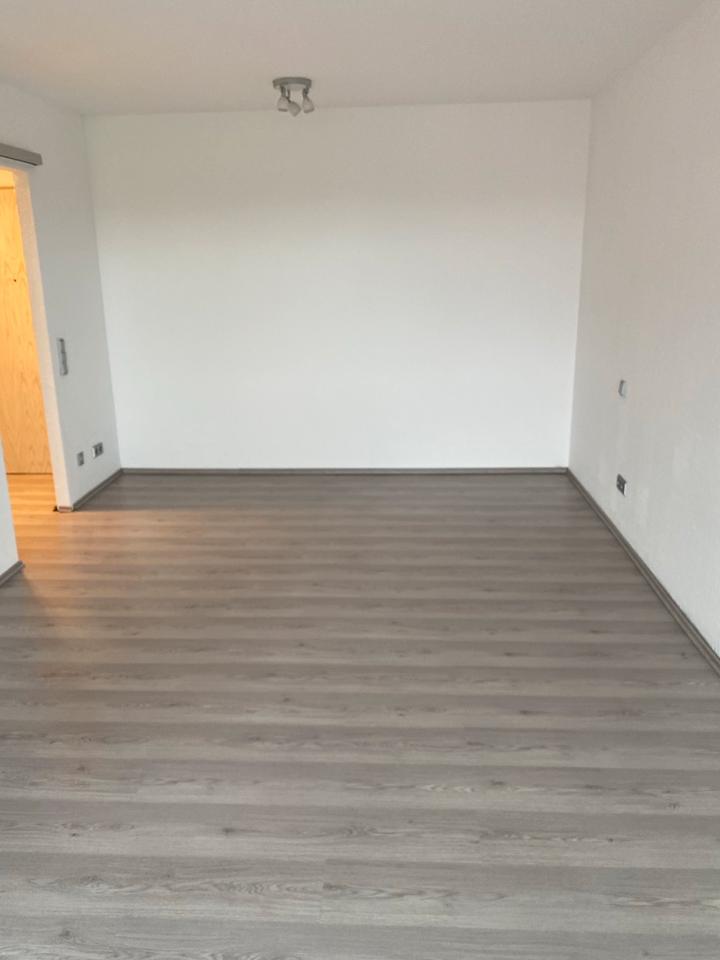 Thumbnail-Schöne 1,5 Zimmer Wohnung mit Stellplatz in Sinsheim