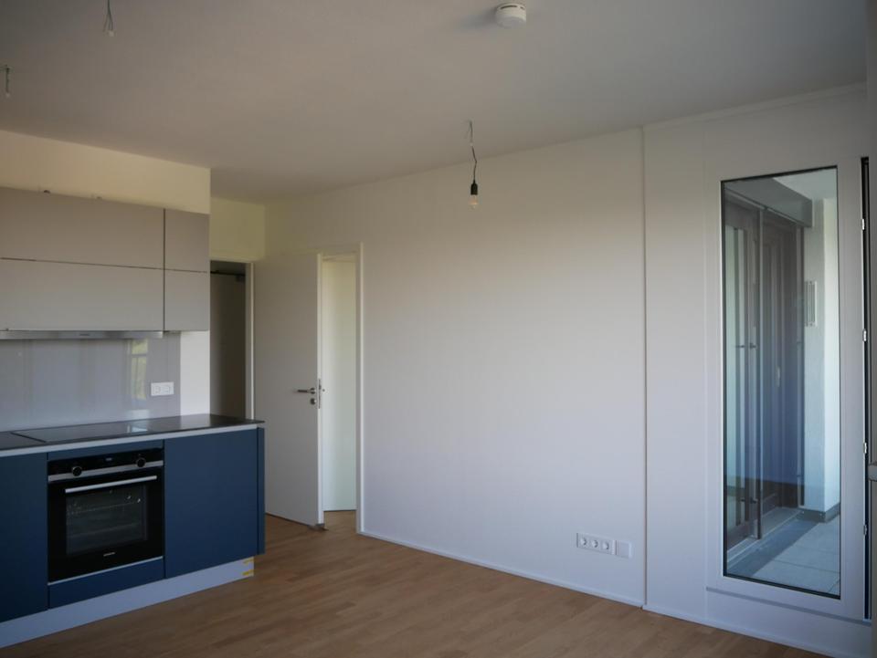 Thumbnail-Kleine 2-Zimmer Wohnung mit Loggia im Top Floor