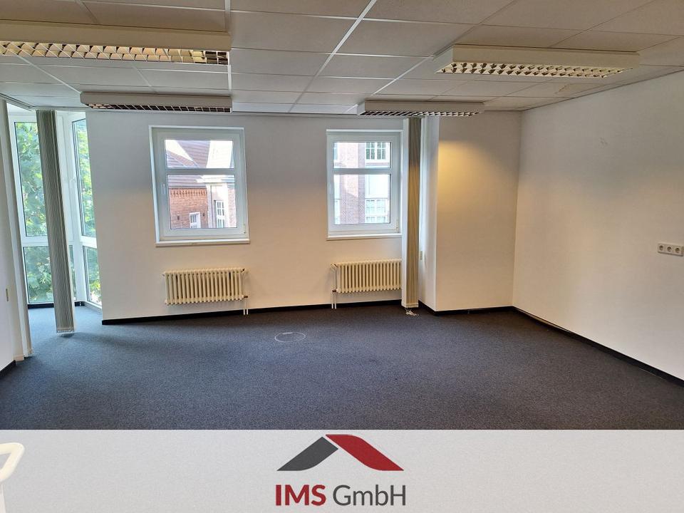 Thumbnail-Gewerbeeinheit im Dachgeschoss mit 2 großen Büroräumen