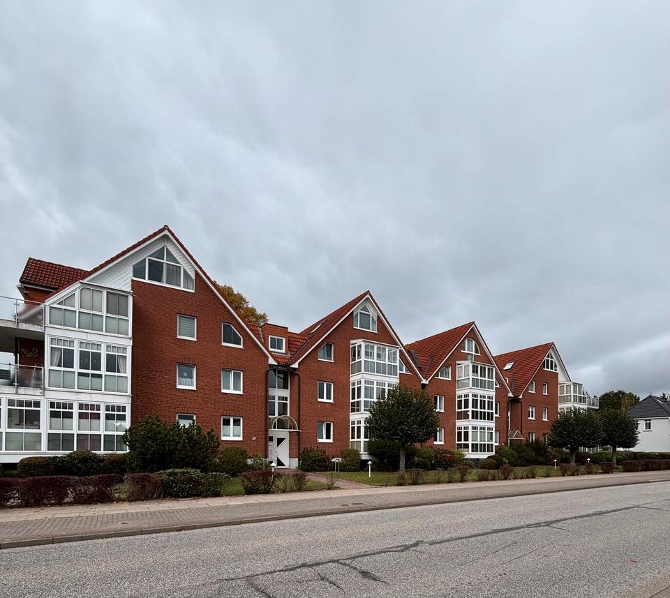 Thumbnail-Zwei Zimmer Wohnung am Riesebusch mit Wintergarten .