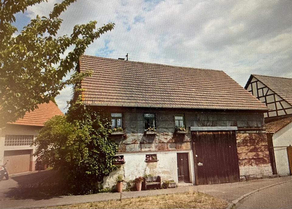 Thumbnail-Haus mit Scheune zur Sanierung zu verkaufen