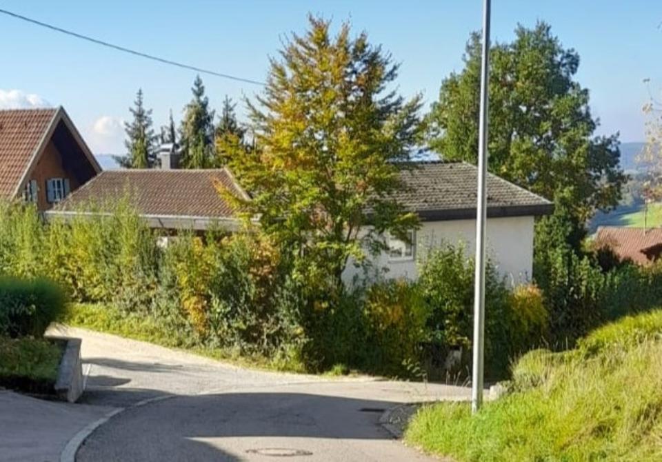 Thumbnail-Renovierungsbedürftiges Einfamilienhaus mit Garten u.Doppelgarage