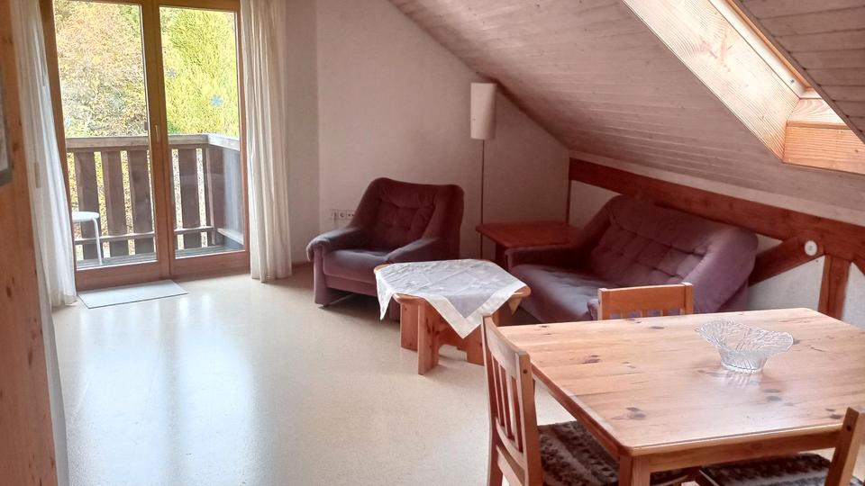 Thumbnail-Schöne möblierte 3 - Zi. - Dachgeschosswohnung in Kandern