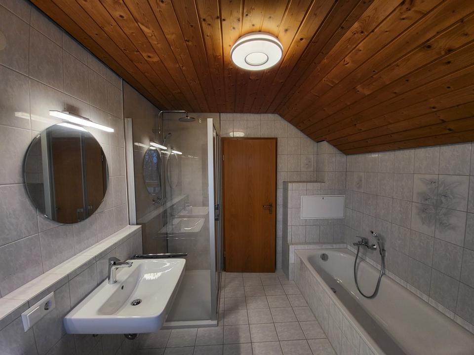 Thumbnail-Frisch renovierte Dachgeschosswohnung mit Kaiserstuhlblick