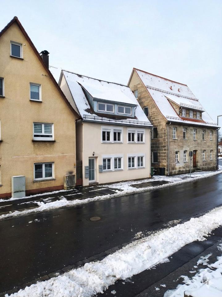 Thumbnail-Großzügige 3-Zi.DG-Wohnung: 102 m², Parkett, Terrasse,Schnaittach