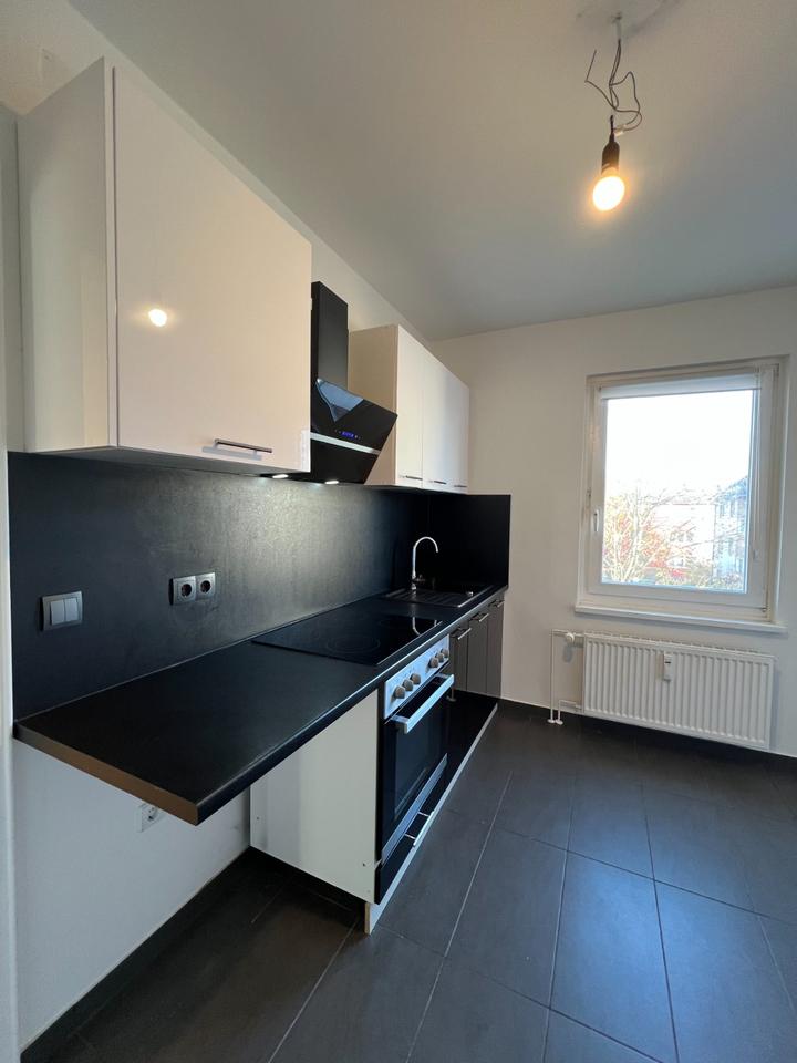 Thumbnail-MODERNE UND LUXUS IN IHREM NEUEN ZUHAUSE – Sanierte 3-Raumwohnung mit EBK & Wohlfühlbad