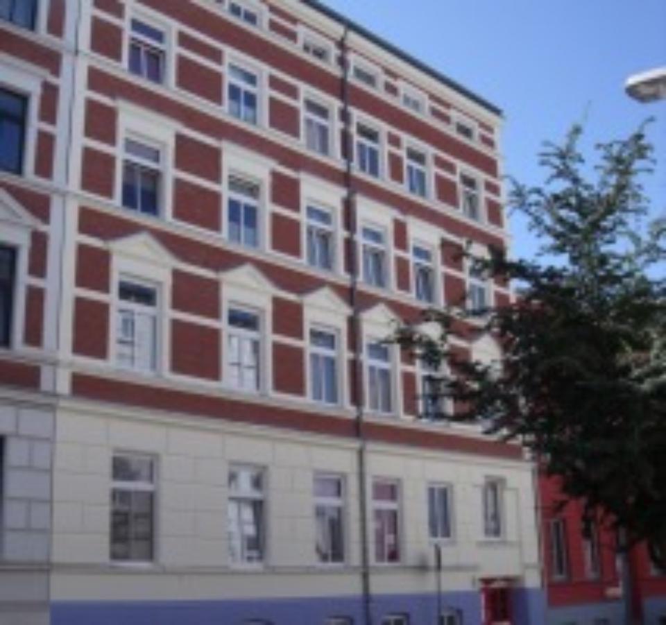 Thumbnail-3 Raum WHG mit Wannenbad und Balkon