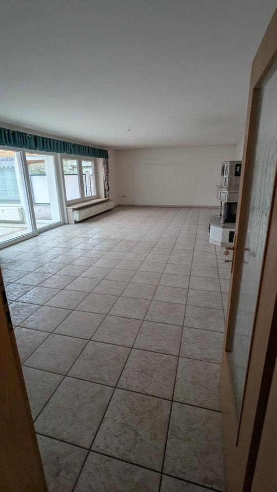 Thumbnail-5-Zimmer-Wohnung 200m2 mitten in 24848 Kropp