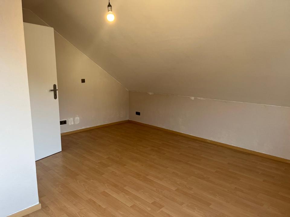 Thumbnail-4-Zimmer-Wohnung mit Balkon im ZFH 1 OG