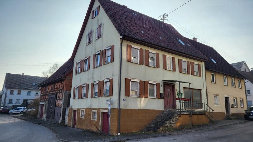 Thumbnail-Renovierungsbedürftiges Wohnhaus und Scheune mit Garage