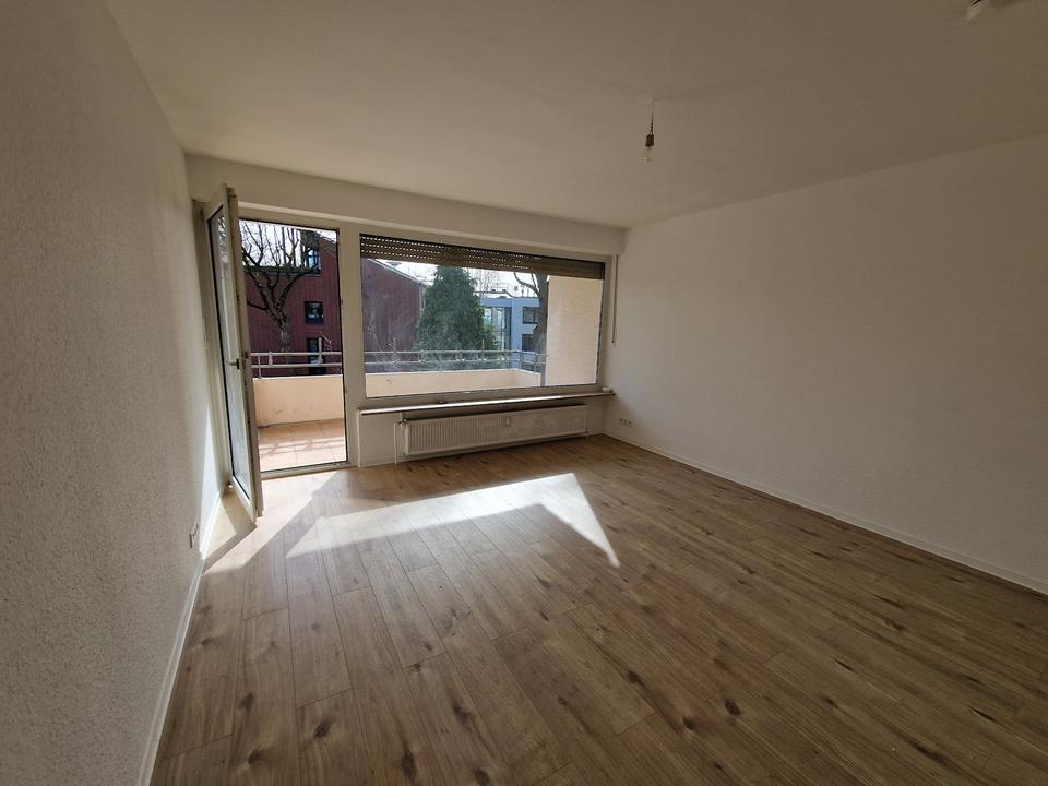 Thumbnail-Renovierte 2-Zimmer-Wohnung mit Balkon + PKW-Stellplatz *Bochum-Werne*