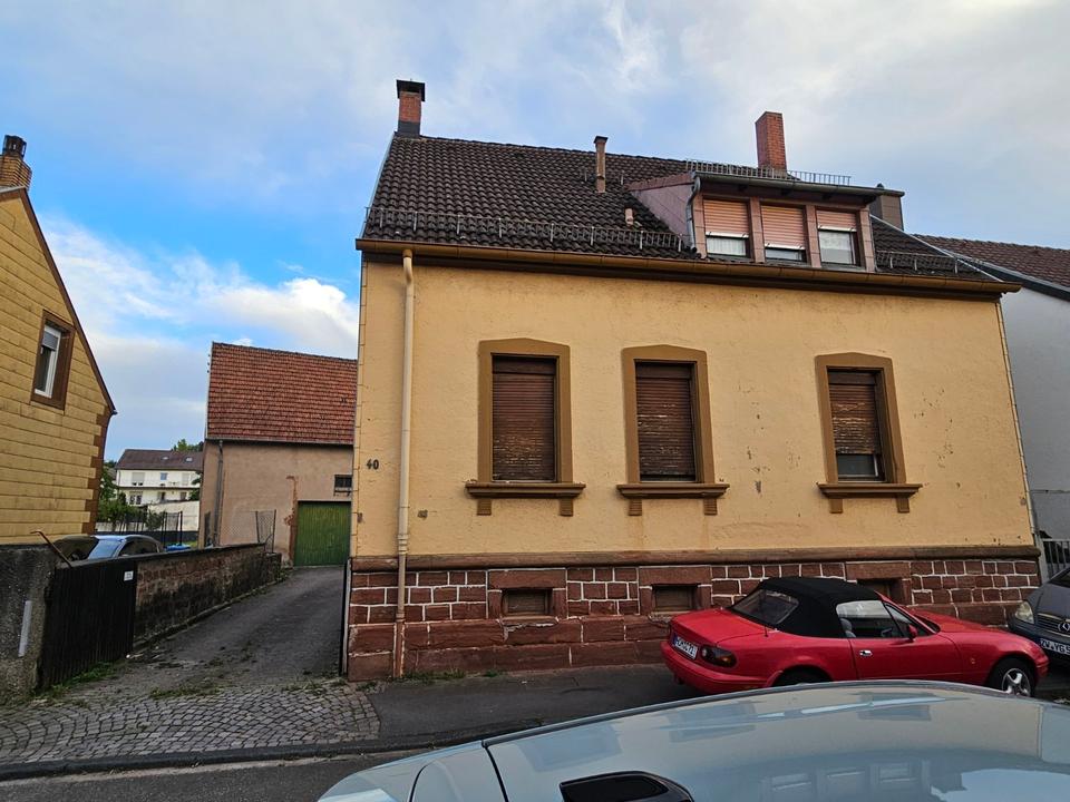 Thumbnail-Einfamilienhaus mit großer Scheune in Zweibrücken-Ixheim