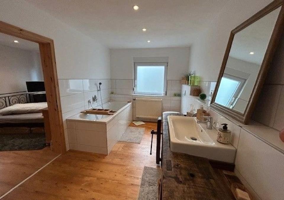 Thumbnail-Einfamilienhaus mit Nebengebäude und Stellplatz