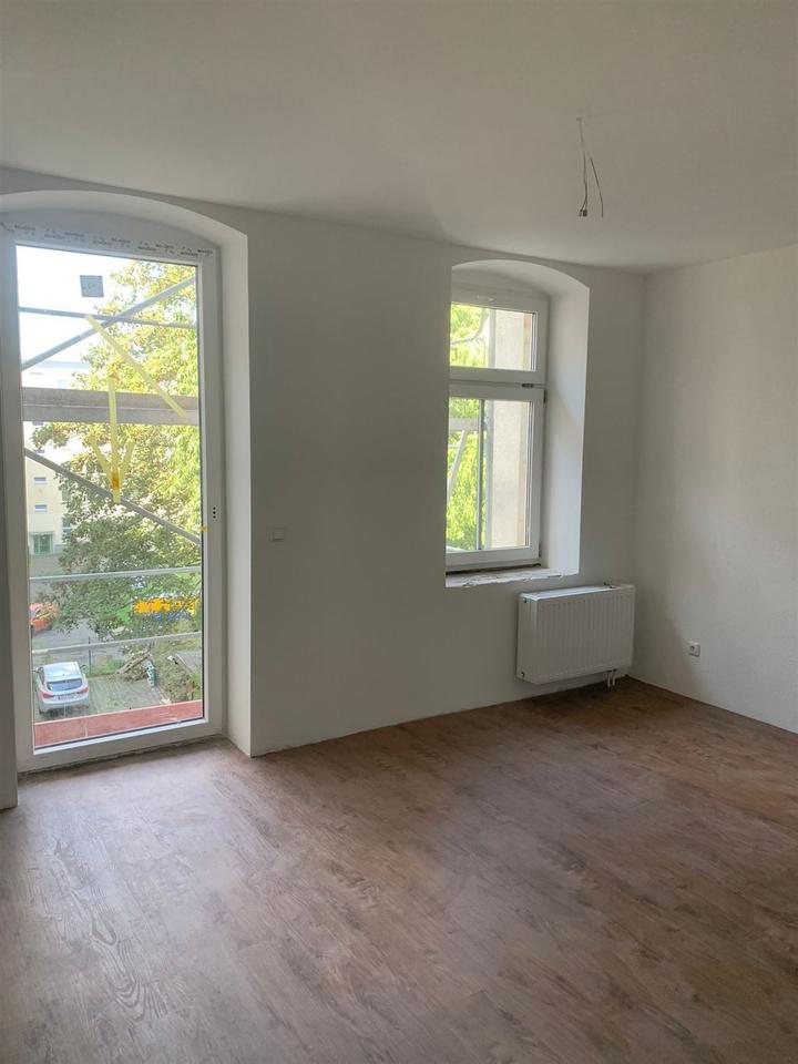 Thumbnail-Zweitbezug nach San.! Große3-Zi. mit Einbauküche, Laminat, Lift, Balkon und Wanne!