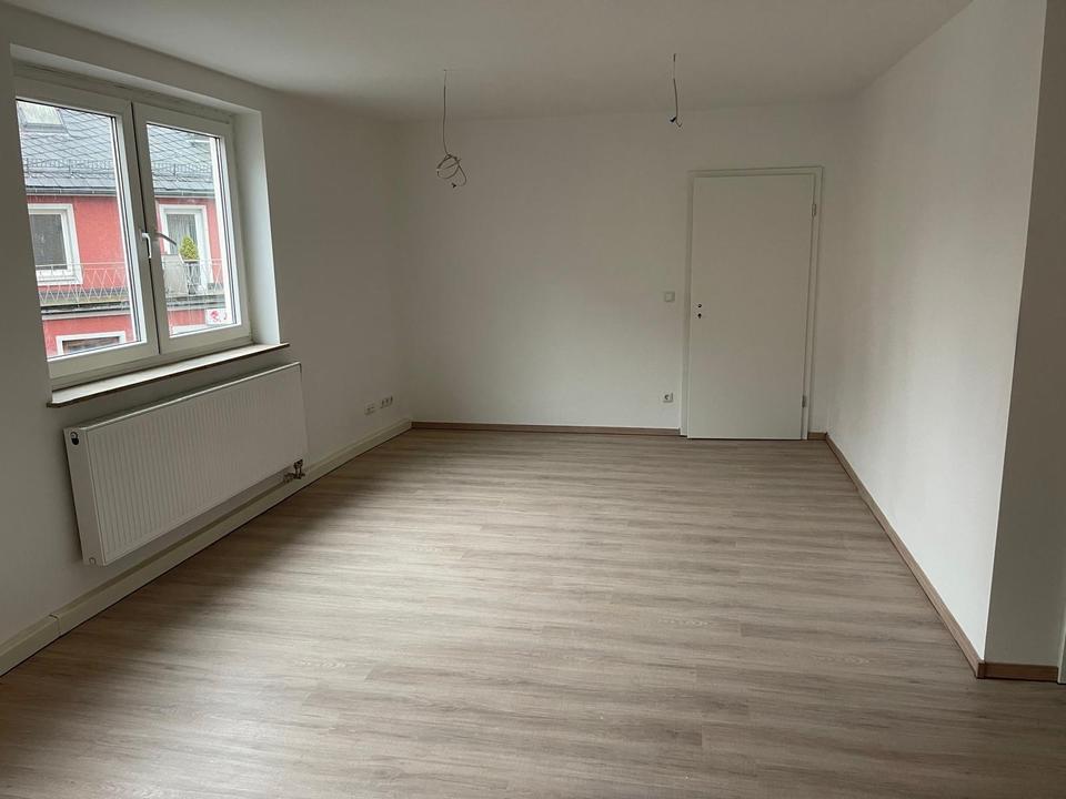 Thumbnail-Grosszügige Sanierte 4-Zimmer Mietwohnung in Münchberg