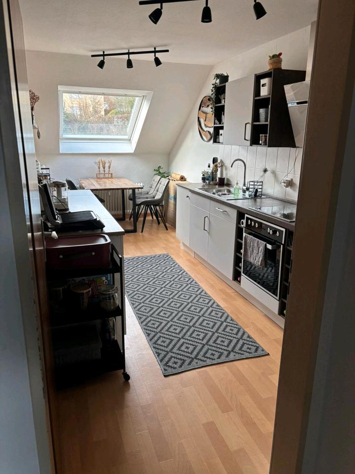 Thumbnail-Gemütliche 2 Zimmer Dachgeschoss Wohnung