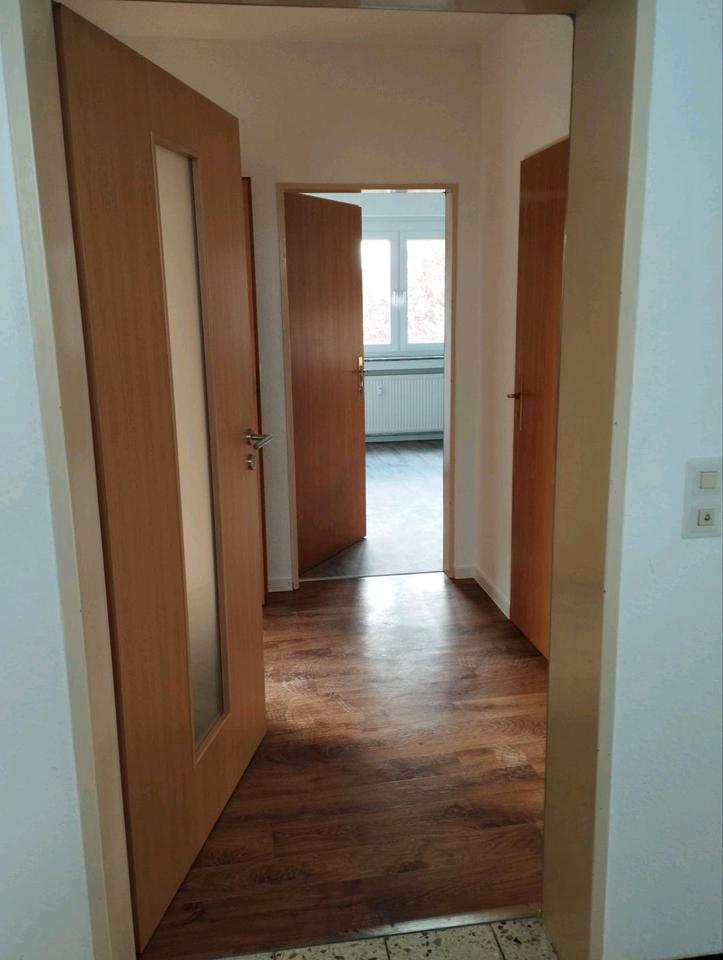 Thumbnail-Schöne 2-Zimmer-Wohnung mit Küche, Balkon und Garage