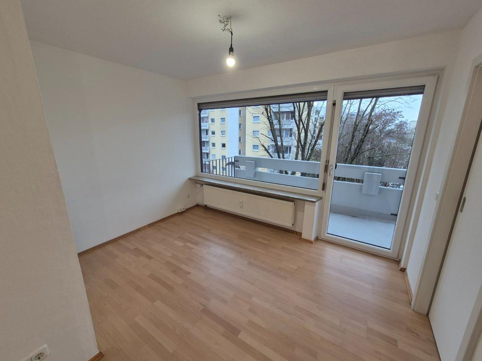 Thumbnail-1-Zimmer Apartment mit Balkon, 3. OG in Oberschleißheim Provfrei!