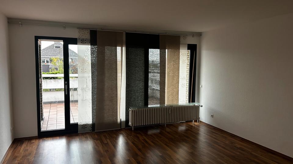 Thumbnail-Helle 2,5-Zimmer-Wohnung mit großem Balkon in zentraler Lage