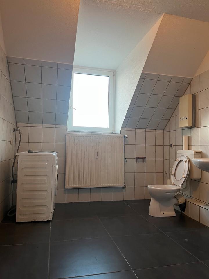 Thumbnail-Sofort Bezugsfrei! Charmante 2,5-Zimmer DG-Wohnung in Top-Lage