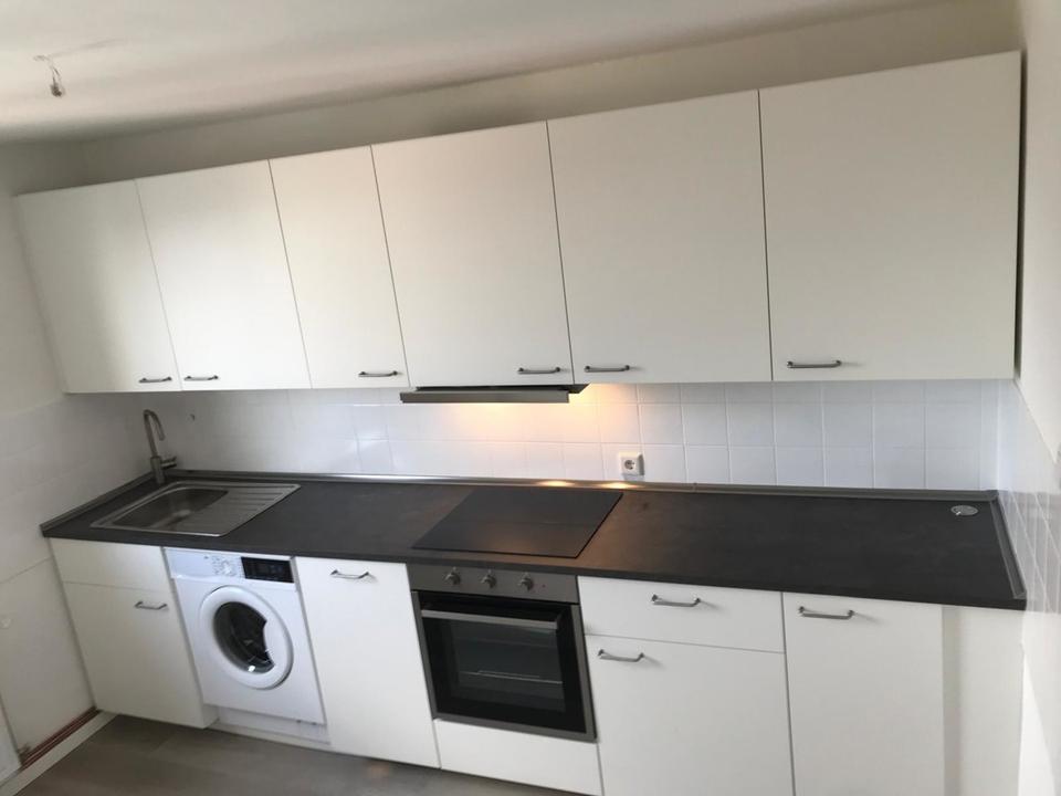 Thumbnail-Hochwertig renovierte 2 Wohnung mit Küche am Allecenter. Ab Sofort!
