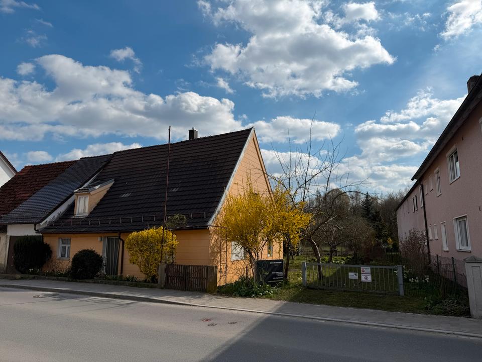 Thumbnail-Charmantes Einfamilienhaus mit großem GrundstückBaugrundstück