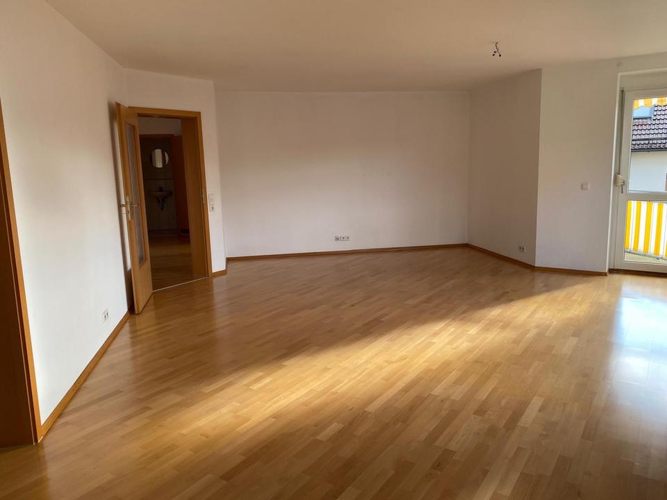 Thumbnail-Helle 3 Zimmer Wohnung mit Küche, Garage, Kellerabteil