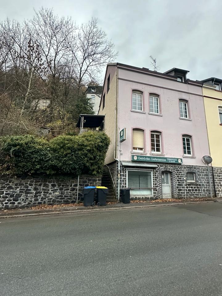 Thumbnail-Doppelhaushälfte mit 169 qm Wohnfläche renovierungsbedürftig