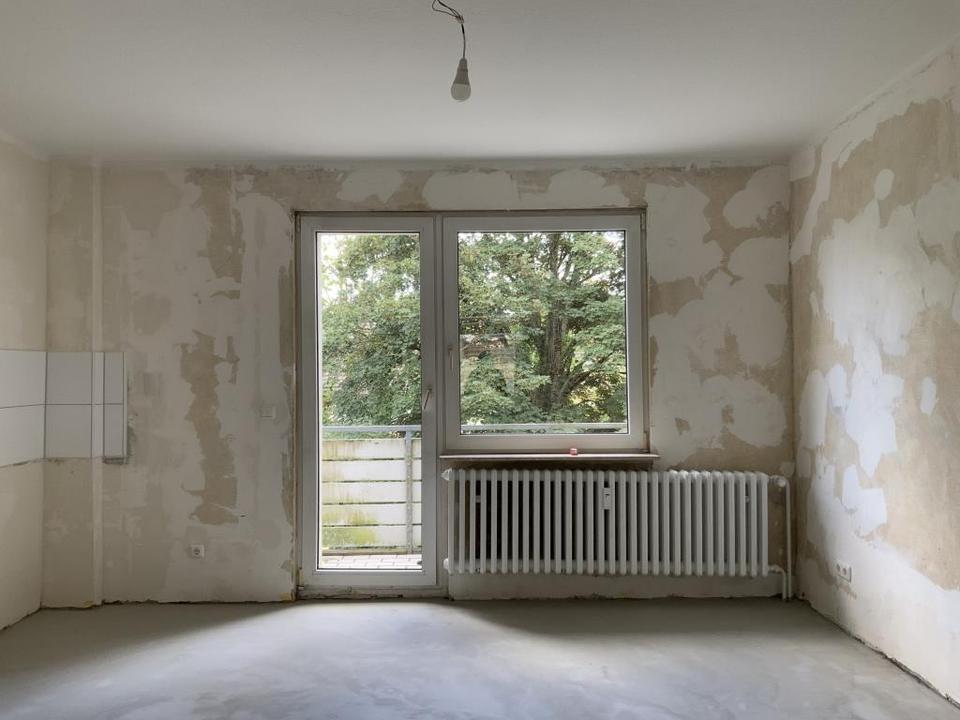 Thumbnail-Geräumige 2,5 Zimmerwohnung mit großer Wohnküche, neuem Wannenbad mit Fenster sowie Balkon