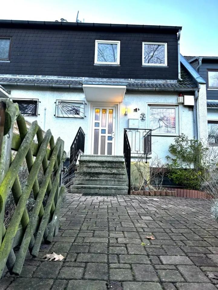 Thumbnail-Schönes 5-Zimmer-Reihenhaus mit Einbauküche, Fußbodenheizung etc.