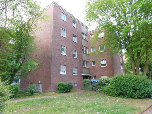 Thumbnail-Sehr schöne und bezugsfertige 2 ZKDB mit Einbauküche, Vinylboden und Balkon...