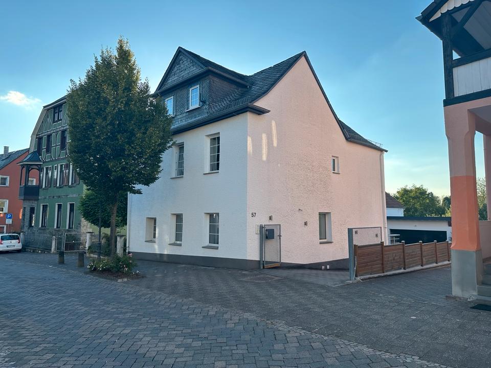 Thumbnail-Großzügiges Ein-Zweifamilienhaus in Höhr-Grenzhausen