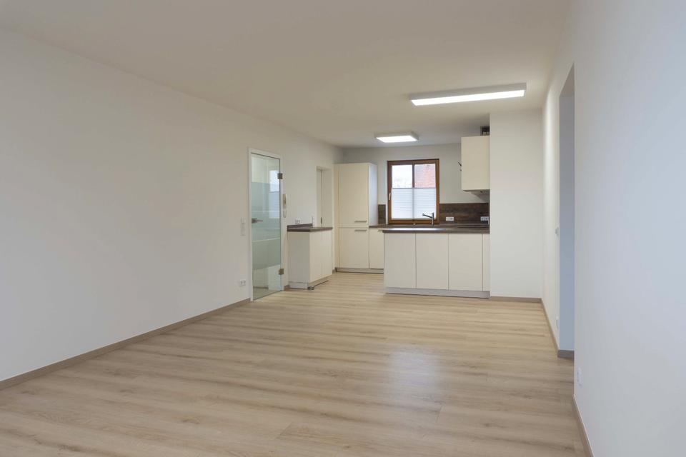 Thumbnail-Moderne 3-Zimmer-Wohnung mit Balkon, Küche und TG (73qm)