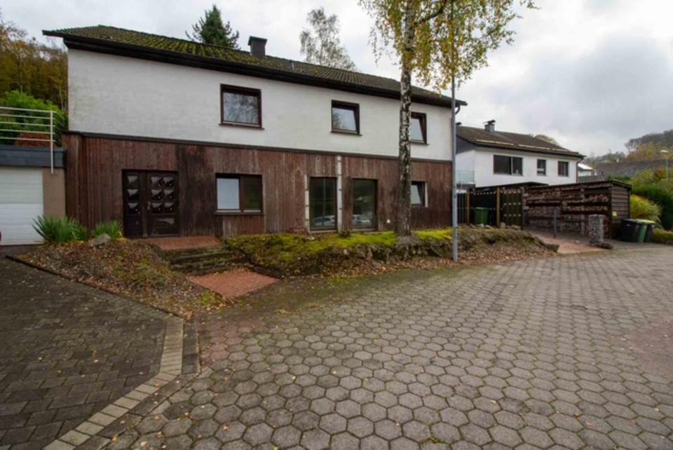 Thumbnail-Ein- bis Zweifamilienhaus mit 6 Zimmern in Herscheid