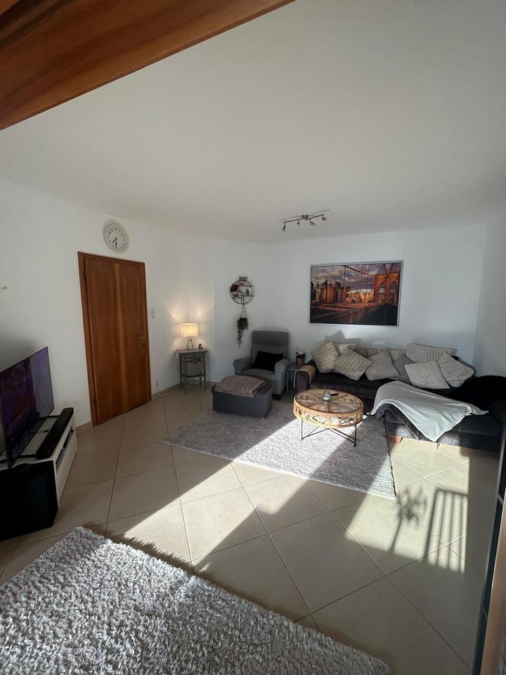 Thumbnail-Großzügige Wohnung mit Balkon (stadtnah)