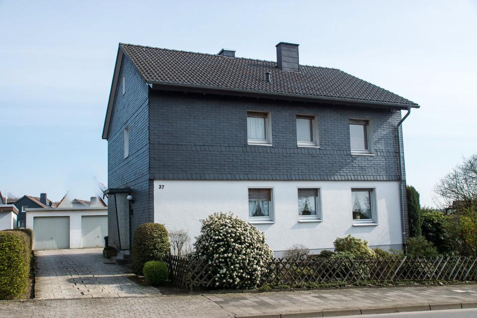 Thumbnail-2-Familienhaus Bj.1966 m. 500 qm Grundstück 2 Garagen v. Privat