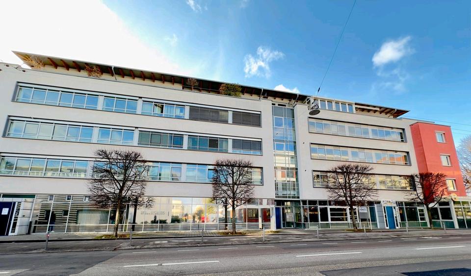 Thumbnail-Möbilierte 3-Zimmer Wohnung, 67m², nähe LB Bf, Balkon EBK Garage