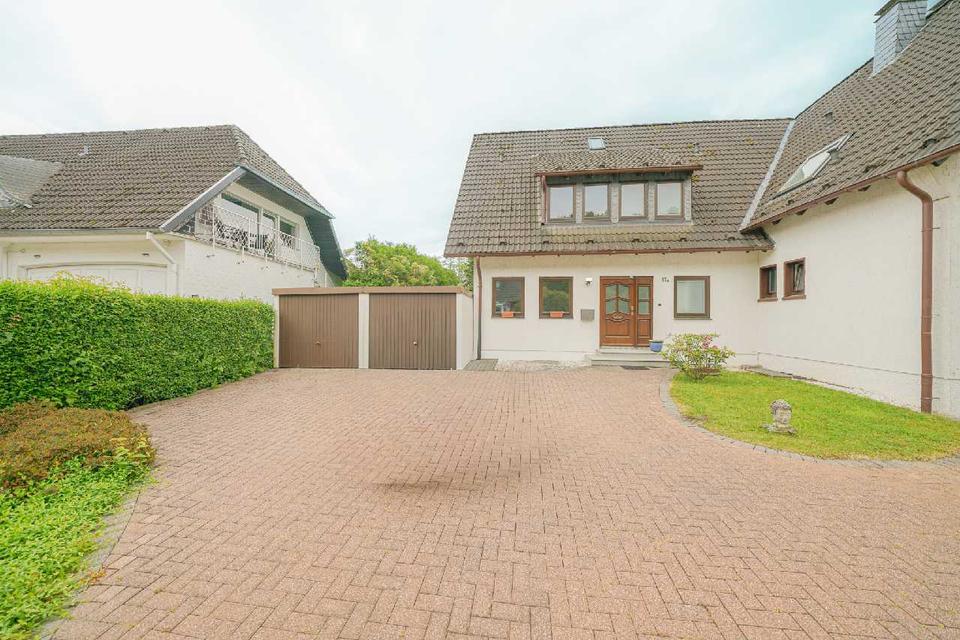Thumbnail-Breitscheid: Einfamilienhaus mit Garten und 2 Garagen