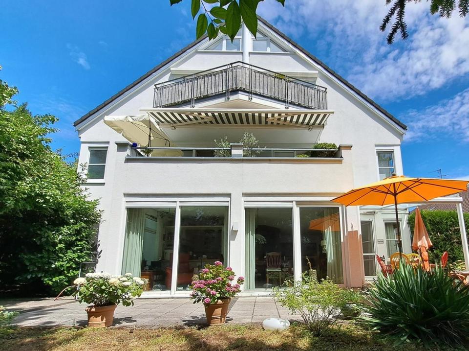 Thumbnail-Helle EG-Wohnung mit eigenem Garten, zwei Terrassen und zwei TG-S