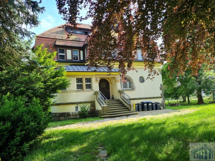 Thumbnail-Single Wohnung in einer Villa umgeben von Grün.