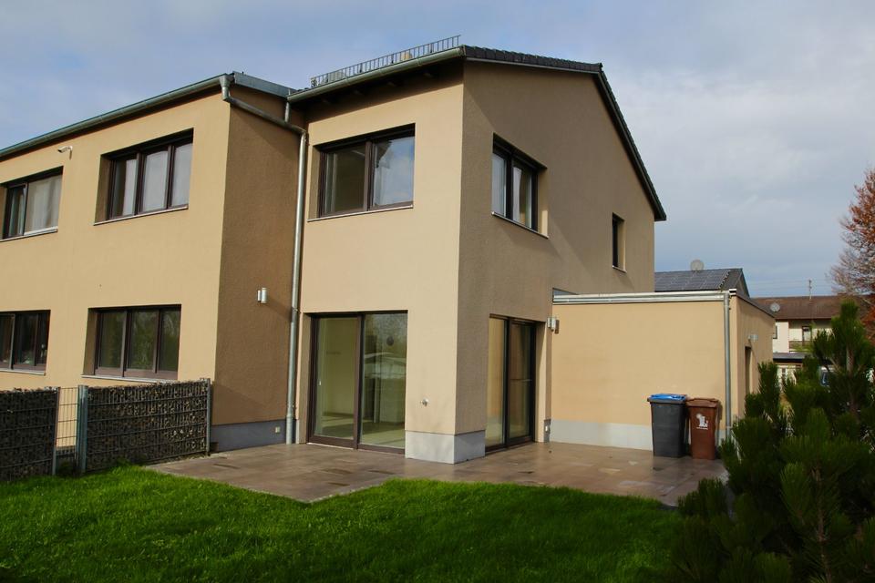 Thumbnail-Wohnen der Extraklasse! Exkl. DHH - KFW 55, mit kleinem Appartem.