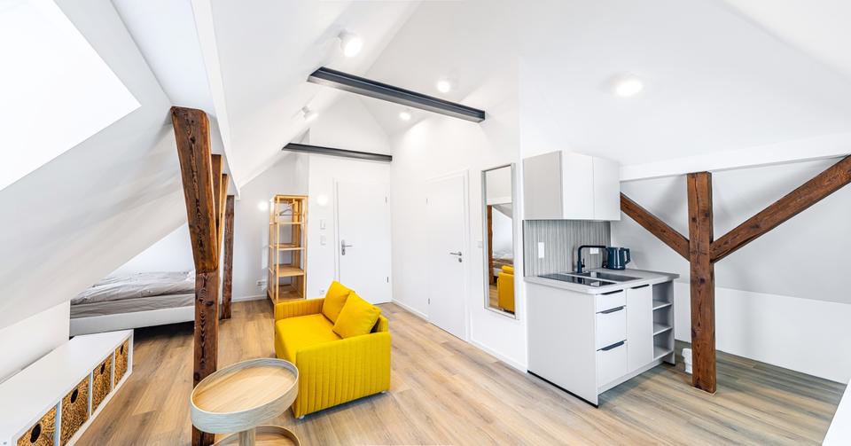 Thumbnail-Erstbezug nach Sanierung - Voll möblierte 1 Zimmer-DG-Wohnung mit Stellplatz