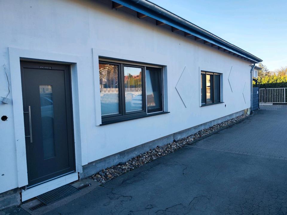 Thumbnail-Mehrfamilienhaus mit Garagen und Halle