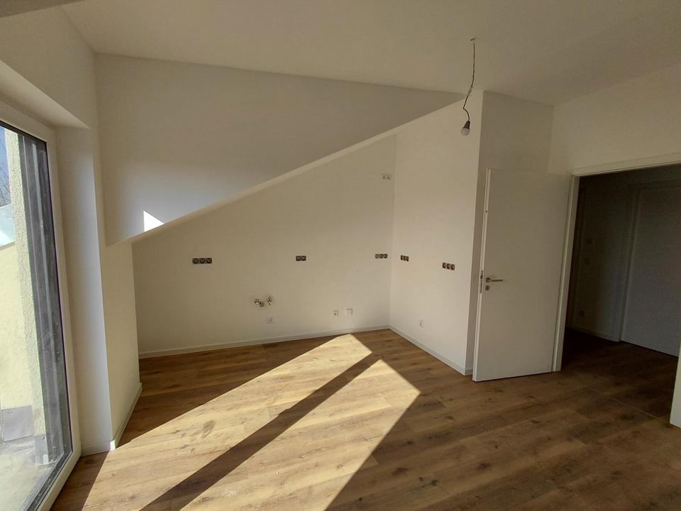 Thumbnail-Helle 2 Zimmerwohnung in Regensburg mit tollem Ausblick und Südbalkon im 2.OG