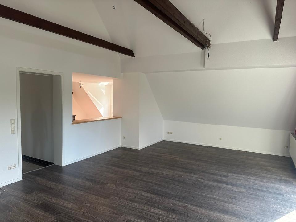 Thumbnail-Großzügige helle Dachgeschosswohnung zu vermieten