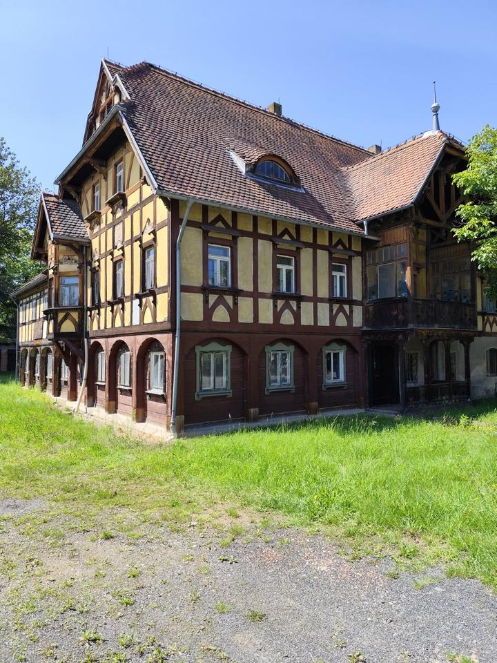 Thumbnail-Fabrikantenvilla mit Umgebindehaus im Jugendstil