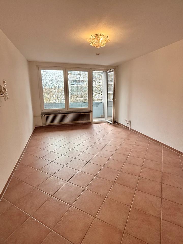 Thumbnail-1-Zimmer Whg mit neuer Küche und Balkon in Sindelfingen